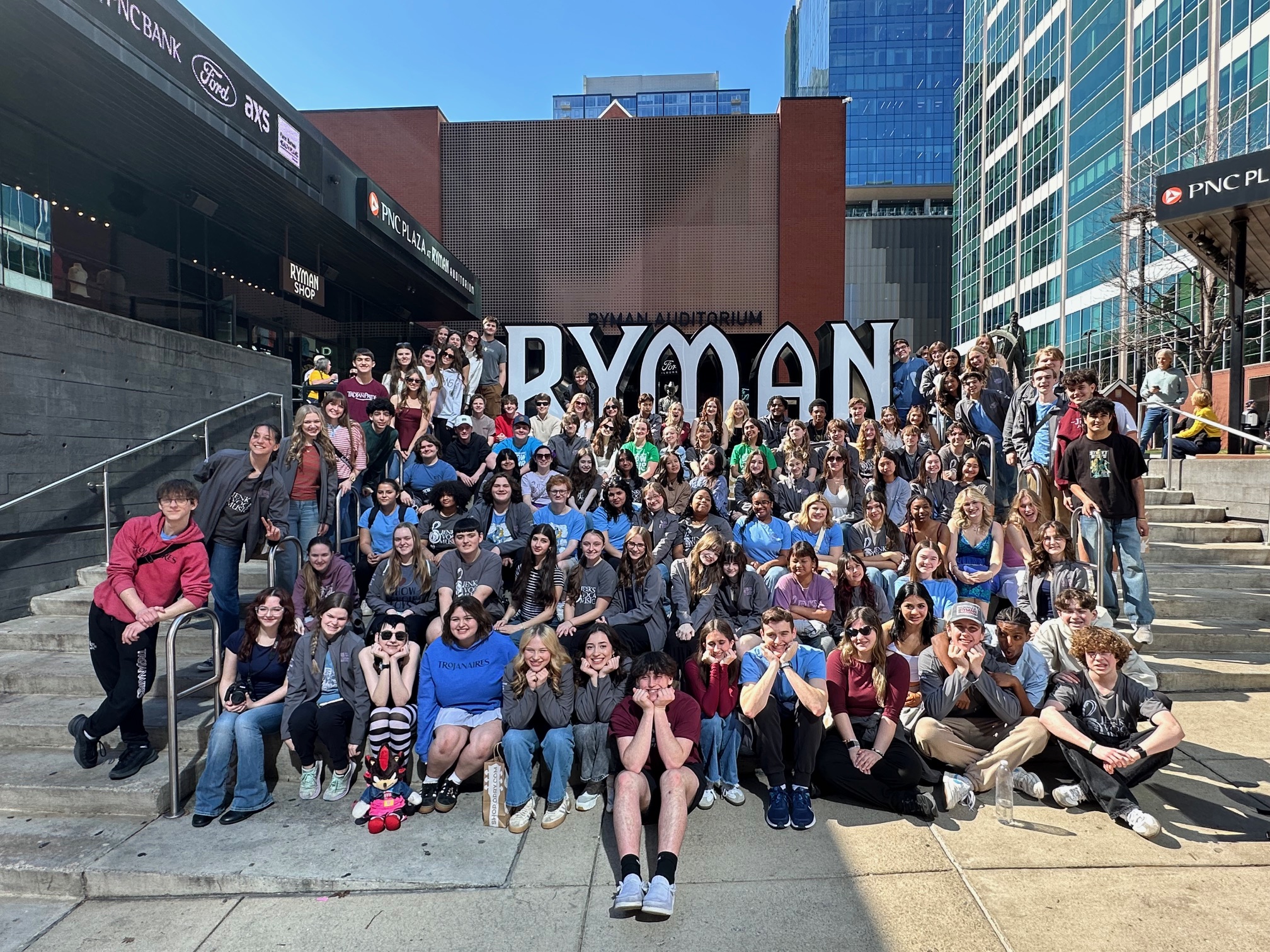 group of students in front of the Ryman in Nashville